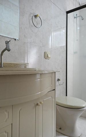 Casa à venda com 230m², 3 quartos e 4 vagasBanheiro Suíte 1