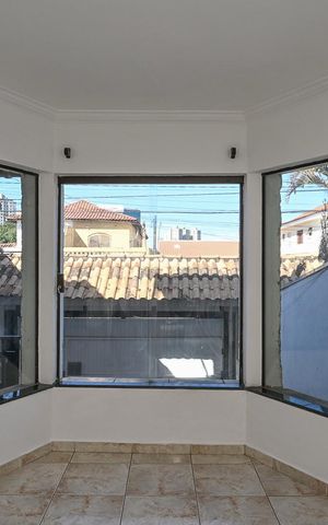 Casa à venda com 230m², 3 quartos e 4 vagasVista