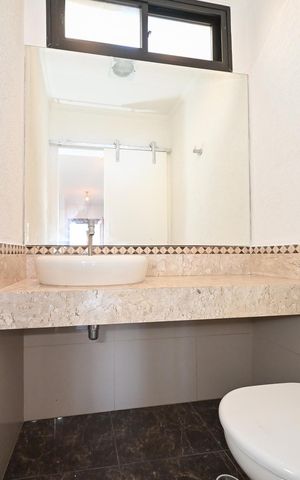 Casa à venda com 230m², 3 quartos e 4 vagasLavabo