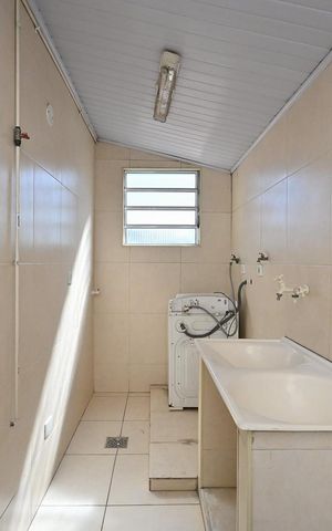 Casa à venda com 230m², 3 quartos e 4 vagasÁrea de Serviço 
