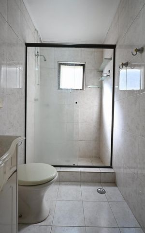 Casa à venda com 230m², 3 quartos e 4 vagasBanheiro Suíte 1