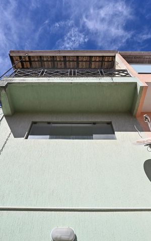 Casa à venda com 230m², 3 quartos e 4 vagasFachada Posterior