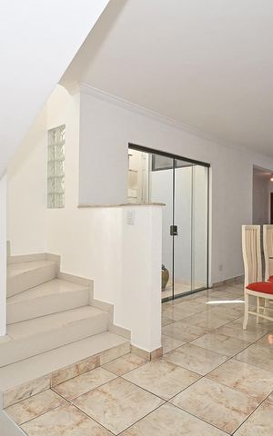 Casa à venda com 230m², 3 quartos e 4 vagasSala