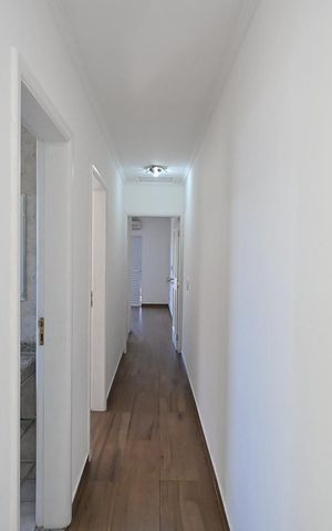 Casa à venda com 230m², 3 quartos e 4 vagasCorredor