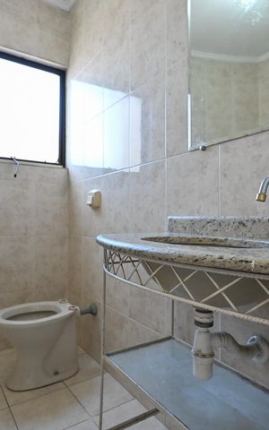 Casa à venda com 230m², 3 quartos e 4 vagasBanheiro