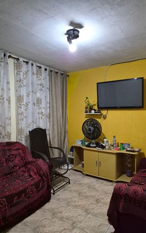 Casa à venda com 240m², 3 quartos e sem vaga Casa à venda com 240m², 3 quartos e sem vagaSala
