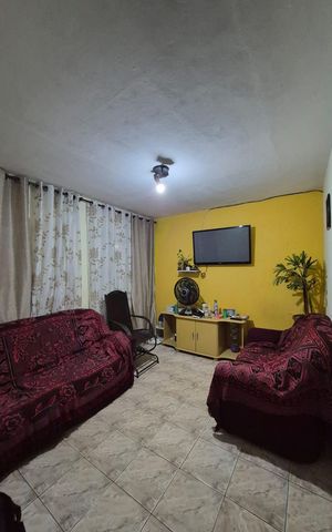 Casa à venda com 240m², 3 quartos e sem vaga Casa à venda com 240m², 3 quartos e sem vagaSala