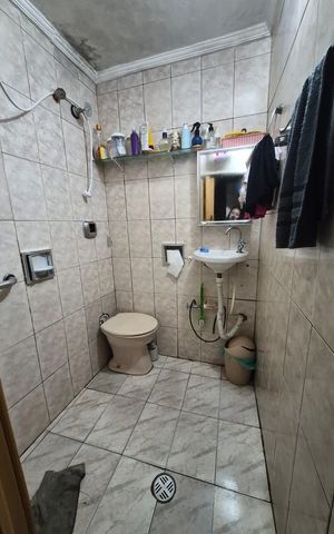 Casa à venda com 240m², 3 quartos e sem vaga Casa à venda com 240m², 3 quartos e sem vagaBanheiro