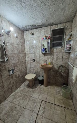 Casa à venda com 240m², 3 quartos e sem vaga Casa à venda com 240m², 3 quartos e sem vagaBanheiro