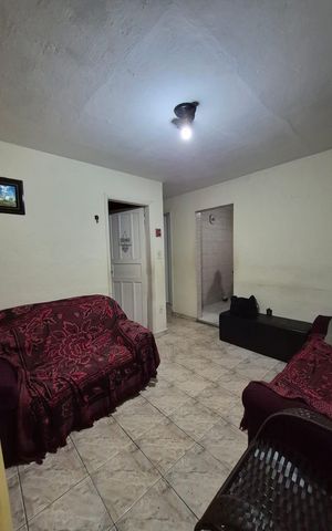 Casa à venda com 240m², 3 quartos e sem vaga Casa à venda com 240m², 3 quartos e sem vagaSala