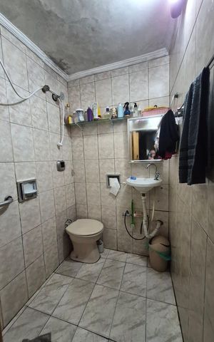Casa à venda com 240m², 3 quartos e sem vaga Casa à venda com 240m², 3 quartos e sem vagaBanheiro
