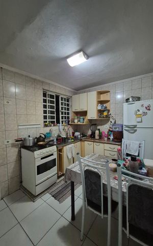 Casa à venda com 240m², 3 quartos e sem vaga Casa à venda com 240m², 3 quartos e sem vagaCozinha