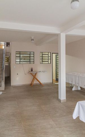 Casa à venda com 250m², 3 quartos e 2 vagas Casa à venda com 250m², 3 quartos e 2 vagasQuintal