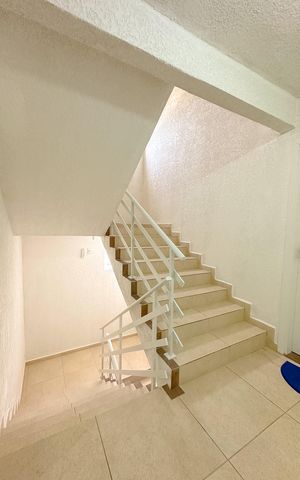 Apartamento para alugar com 73m², 2 quartos e 1 vagaEscada