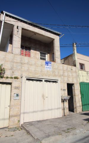 Casa à venda com 354m², 3 quartos e 1 vagaFachada 