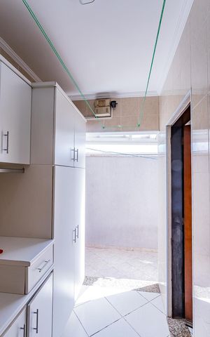 Casa à venda com 140m², 3 quartos e 5 vagas Casa à venda com 140m², 3 quartos e 5 vagasÁrea de Serviço