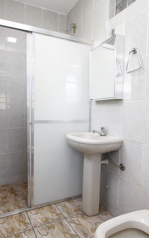 Casa à venda com 360m², 4 quartos e 6 vagasBanheiro 2