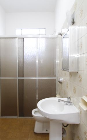 Casa à venda com 360m², 4 quartos e 6 vagasBanheiro 1
