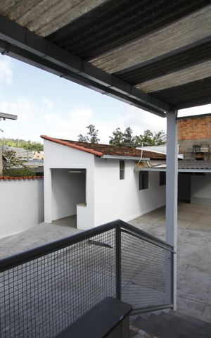 Casa à venda com 360m², 4 quartos e 6 vagasVaranda