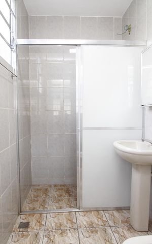 Casa à venda com 360m², 4 quartos e 6 vagasBanheiro 2