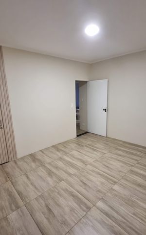 Casa à venda com 240m², 2 quartos e 4 vagas Casa à venda com 240m², 2 quartos e 4 vagasQuarto