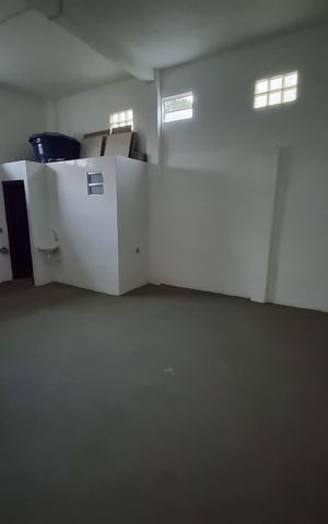 Casa à venda com 240m², 2 quartos e 4 vagas Casa à venda com 240m², 2 quartos e 4 vagasÁrea externa