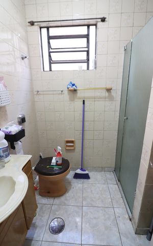 Casa à venda com 150m², 4 quartos e 2 vagasBanheiro social