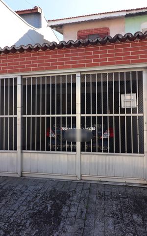 Casa à venda com 150m², 4 quartos e 2 vagasFachada