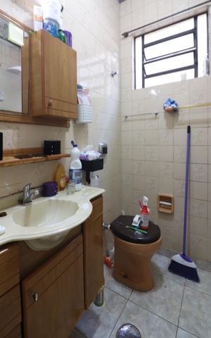 Casa à venda com 150m², 4 quartos e 2 vagasBanheiro social