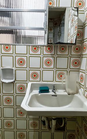 Casa à venda com 95m², 3 quartos e sem vaga Casa à venda com 95m², 3 quartos e sem vagaBanheiro social