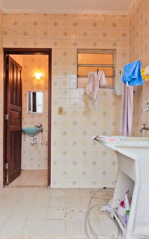 Casa à venda com 150m², 3 quartos e 2 vagasÁrea de Serviço