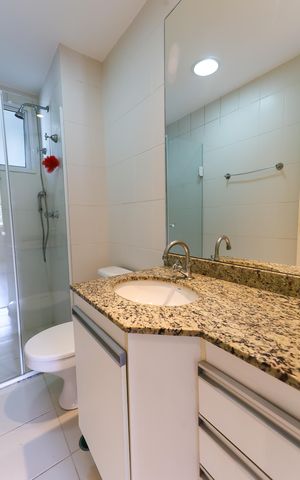 Apartamento à venda com 75m², 2 quartos e 2 vagas Apartamento à venda com 75m², 2 quartos e 2 vagasBanheiro