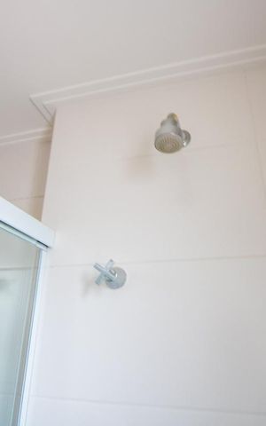 Apartamento para alugar com 64m², 2 quartos e 2 vagas Apartamento para alugar com 64m², 2 quartos e 2 vagasBanheiro do quarto 1