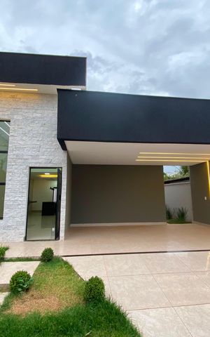 Casa à venda com 168m², 3 quartos e 4 vagas Casa à venda com 168m², 3 quartos e 4 vagasFachada