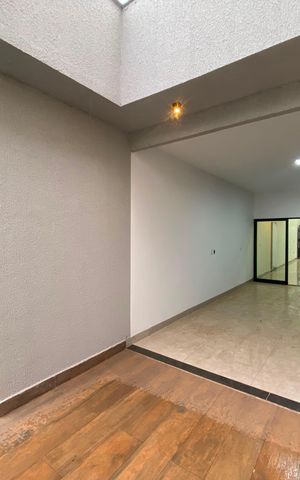 Casa à venda com 168m², 3 quartos e 4 vagas Casa à venda com 168m², 3 quartos e 4 vagasÁrea comum