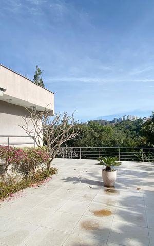 Casa de condomínio à venda com 455m², 4 quartos e 4 vagas Casa de condomínio à venda com 455m², 4 quartos e 4 vagasQuintal