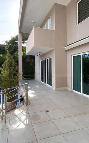 Casa de condomínio à venda com 455m², 4 quartos e 4 vagas Casa de condomínio à venda com 455m², 4 quartos e 4 vagasQuintal