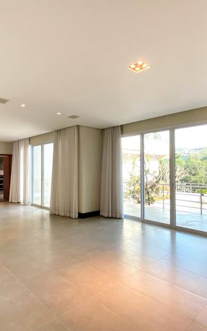 Casa de condomínio à venda com 455m², 4 quartos e 4 vagas Casa de condomínio à venda com 455m², 4 quartos e 4 vagasSala