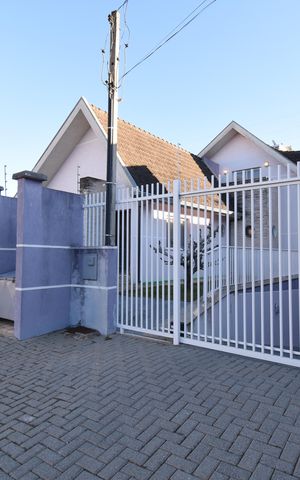 Casa à venda com 494m², 4 quartos e 4 vagasFachada