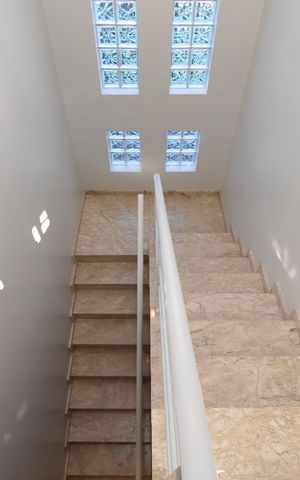 Casa à venda com 494m², 4 quartos e 4 vagasEscadas