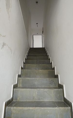Casa para alugar com 450m², 2 quartos e 1 vagaEScada