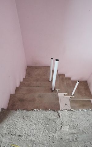Casa para alugar com 450m², 2 quartos e 1 vagaEscada