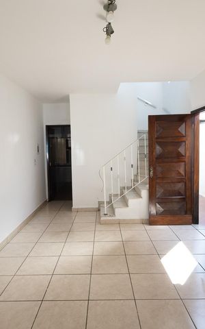 Casa para alugar com 100m², 2 quartos e 2 vagas Casa para alugar com 100m², 2 quartos e 2 vagasSala