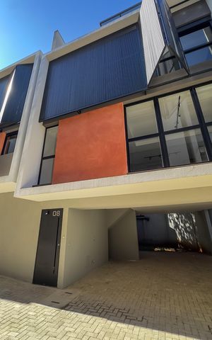 Casa para alugar com 256m², 3 quartos e 3 vagas Casa para alugar com 256m², 3 quartos e 3 vagasFachada
