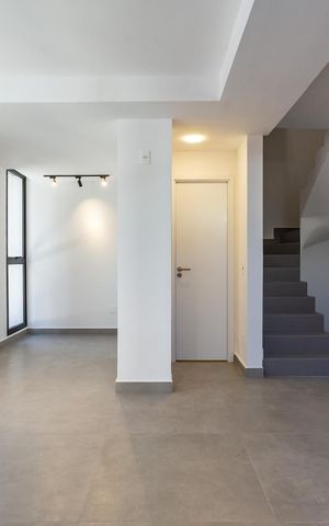 Casa para alugar com 256m², 3 quartos e 3 vagas Casa para alugar com 256m², 3 quartos e 3 vagasSala