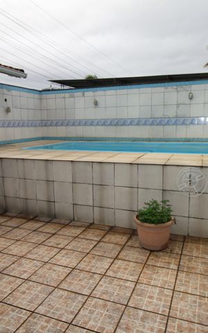 Casa à venda com 269m², 4 quartos e 4 vagasPiscina