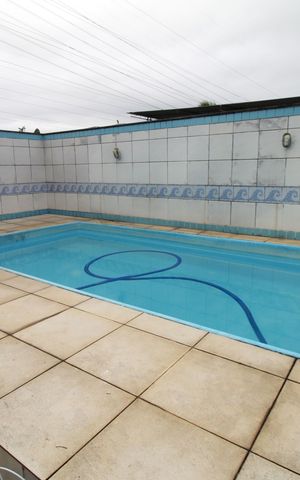Casa à venda com 269m², 4 quartos e 4 vagasPiscina