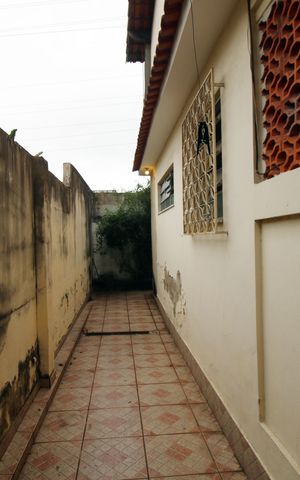 Casa à venda com 269m², 4 quartos e 4 vagasCorredor lateral