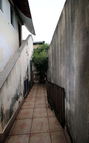 Casa à venda com 269m², 4 quartos e 4 vagasCorredor dos fundos