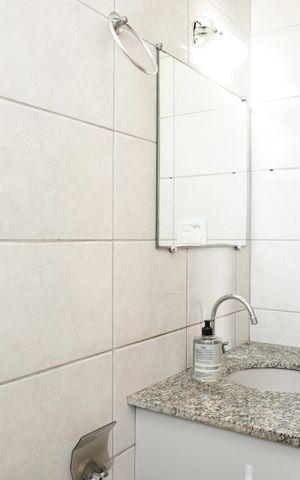 Apartamento à venda com 90m², 3 quartos e 1 vaga Apartamento à venda com 90m², 3 quartos e 1 vagaBanheiro Social